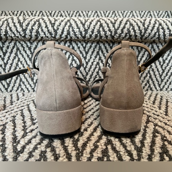 Stuart Weitzman EUC Grey Suede PeeWee Sandal - Picture 6 of 10
